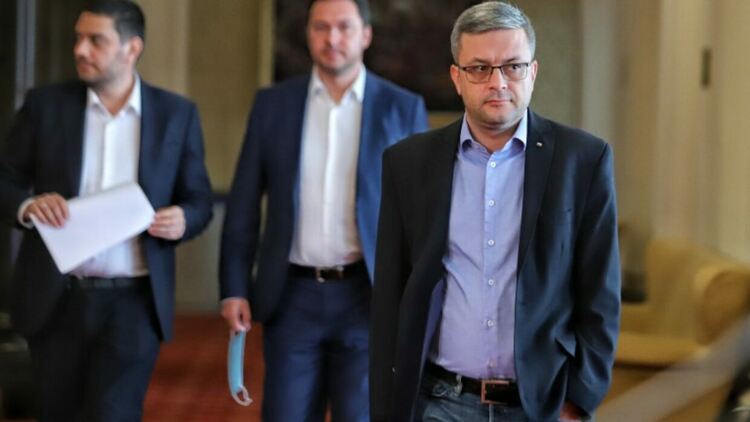 ГЕРБ иска оставки на военния министър и на шефа на Военна полиция заради случая в Чешнегирово