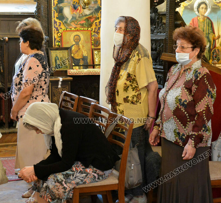 Днес е Кръстовден, не се яде нищо червено