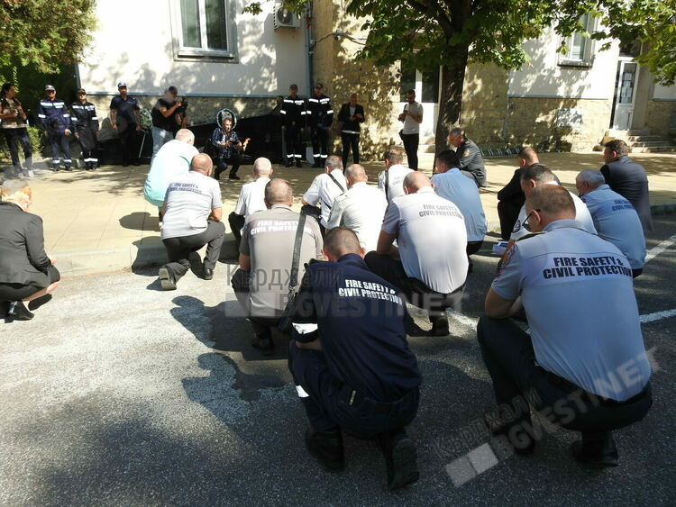 Почетохме в Кърджали паметта на загиналите огнеборци 