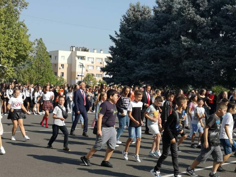 Д-р инж.Хасан Азис откри учебната година в СУ“П.Р.Славейков“