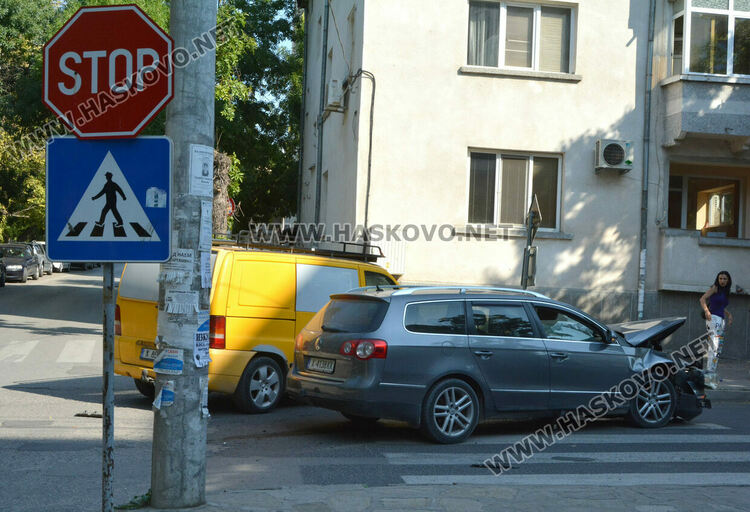 Две катастрофи сутринта след незачитане на знак “Стоп“