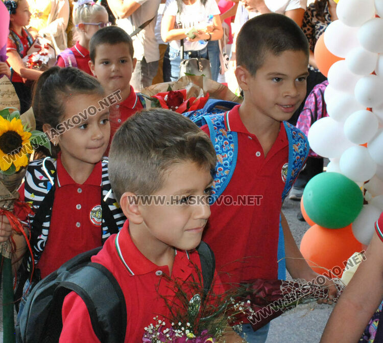 96 първокласници прекрачиха прага на хасковското СУ „Васил Левски“