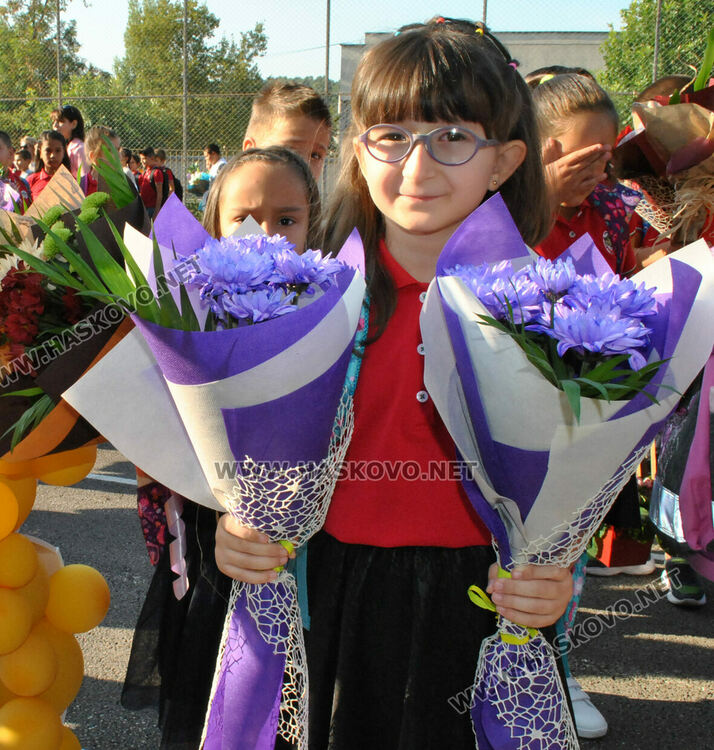 96 първокласници прекрачиха прага на хасковското СУ „Васил Левски“