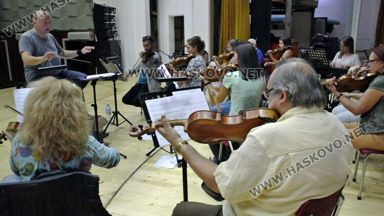 Хор „Родна песен“ и Симфониета-Враца изнасят съвместен концерт в Хасково на 16-и септември