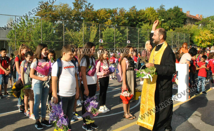 96 първокласници прекрачиха прага на хасковското СУ „Васил Левски“