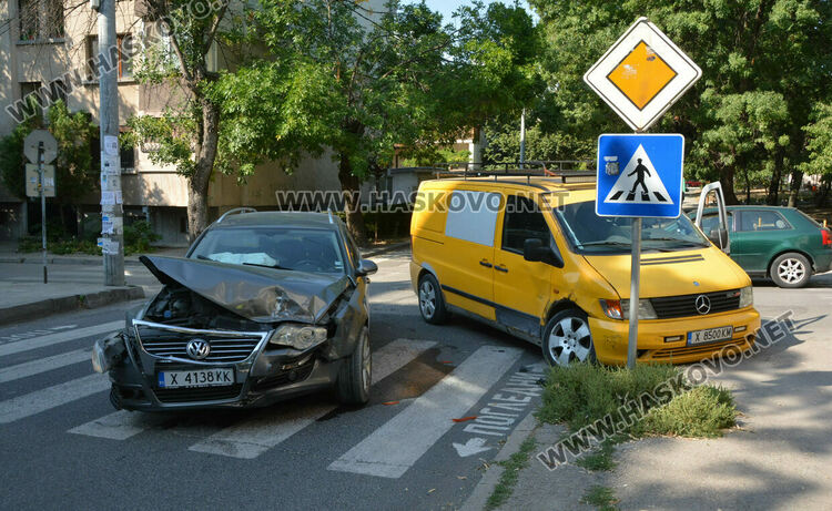 Две катастрофи сутринта след незачитане на знак “Стоп“