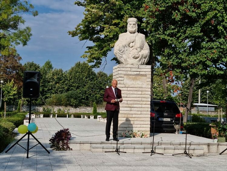 Кметът д-р Христо Грудев откри учебната година в Асеновград 