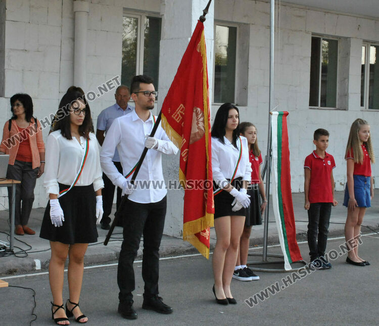 96 първокласници прекрачиха прага на хасковското СУ „Васил Левски“