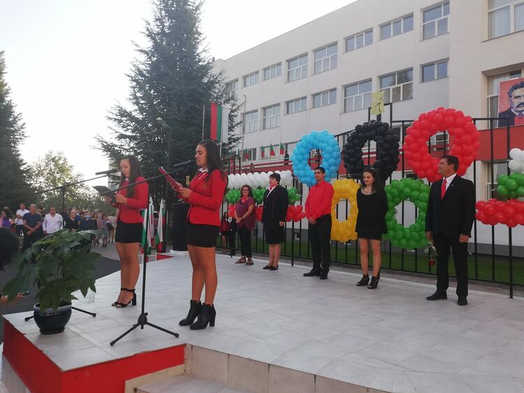 175 първокласници в „Славейков“