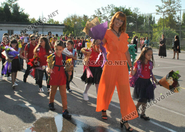 96 първокласници прекрачиха прага на хасковското СУ „Васил Левски“