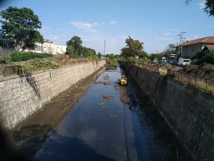 Почистват речните корита в Хасково преди обилните валежи