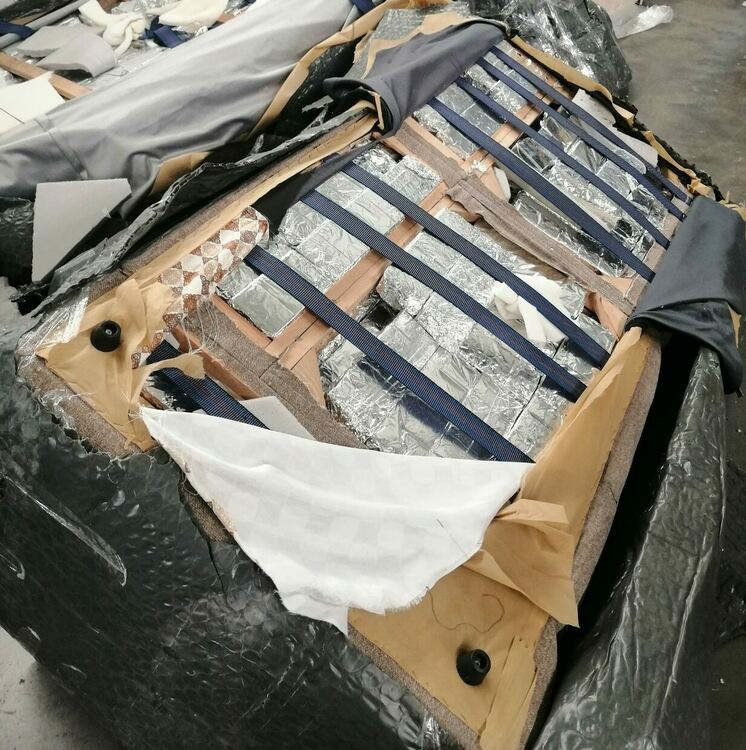 Голяма контрабанда на цигари в мебели засякоха на МП Капитан Андреево