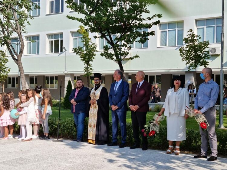 Кметът д-р Христо Грудев откри учебната година в Асеновград 