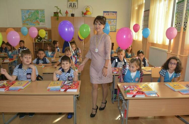 Как започва учебната година за 706 857 български ученици