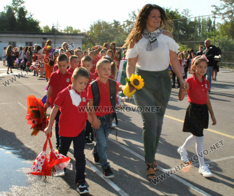 96 първокласници прекрачиха прага на хасковското СУ „Васил Левски“
