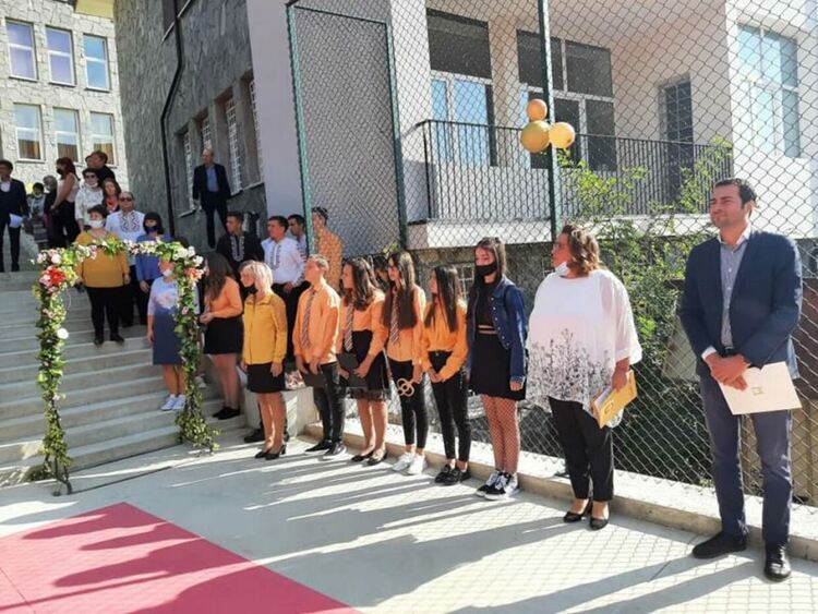 Спорна, здрава и присъствена учебна година си пожелаха в Смолян