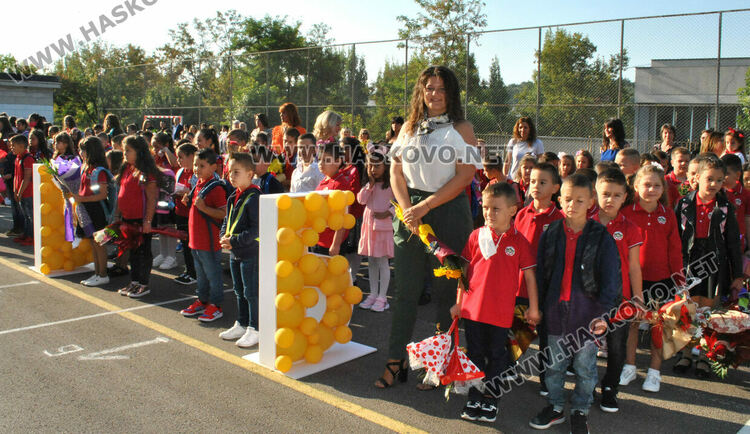 96 първокласници прекрачиха прага на хасковското СУ „Васил Левски“