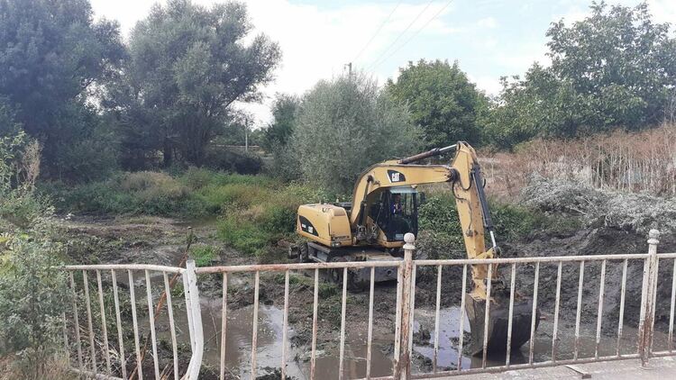 Почистват речните корита в Хасково преди обилните валежи