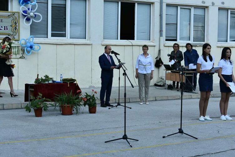 Зам-кметовете на Асеновград - официални гости на три училища в първия учебен ден 
