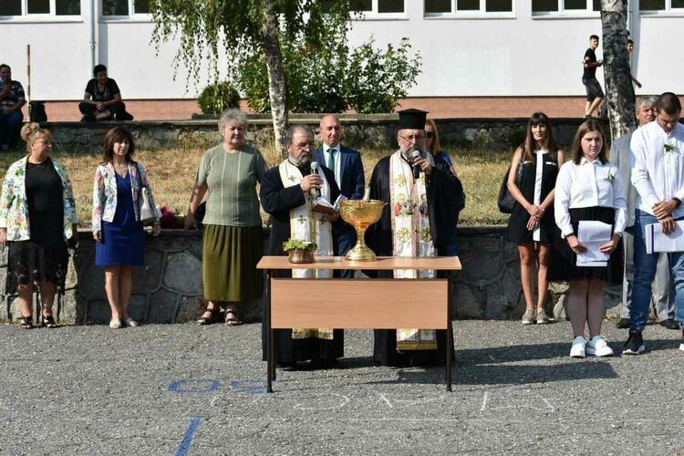 Зам-кметовете на Асеновград - официални гости на три училища в първия учебен ден 