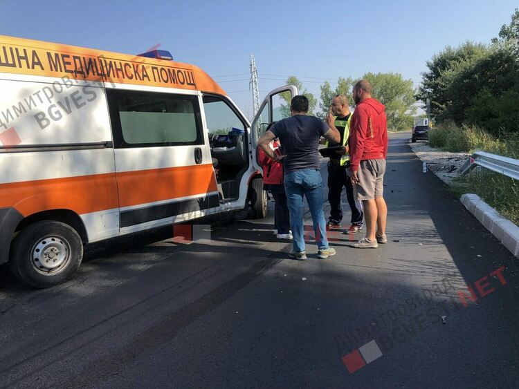 Катастрофа между румънски и хасковски автомобил в Димитровград затрудни движението по Е85