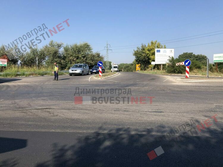 Катастрофа между румънски и хасковски автомобил в Димитровград затрудни движението по Е85