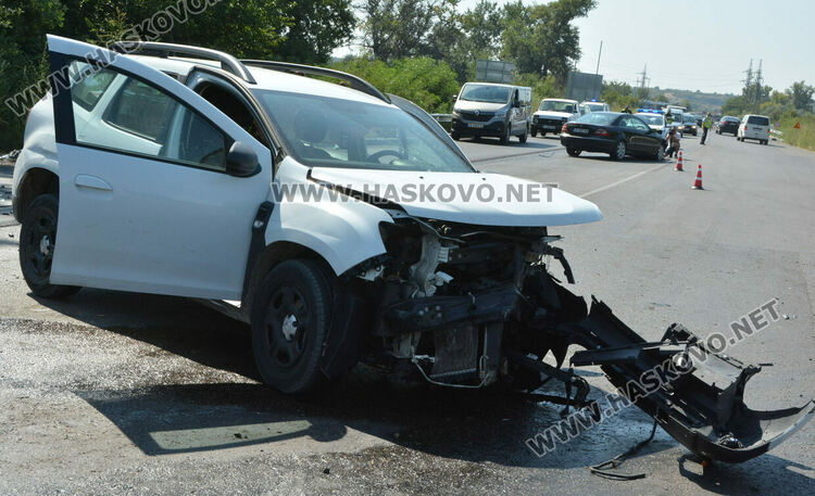 Румънец пострада при сблъсък на две коли на изхода на Димитровград