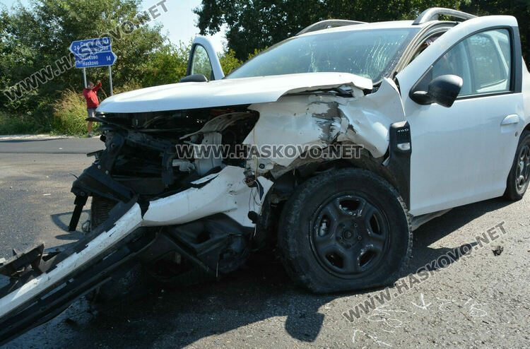 Румънец пострада при сблъсък на две коли на изхода на Димитровград