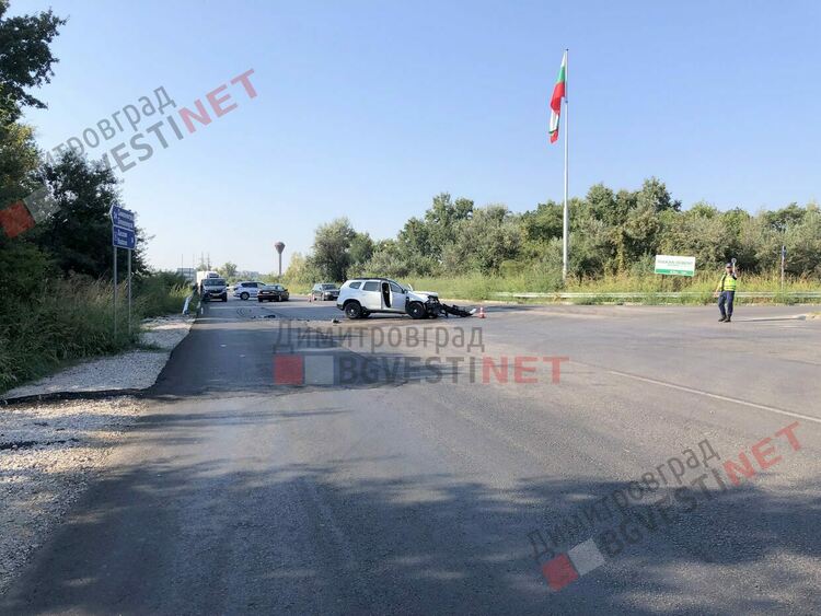 Катастрофа между румънски и хасковски автомобил в Димитровград затрудни движението по Е85