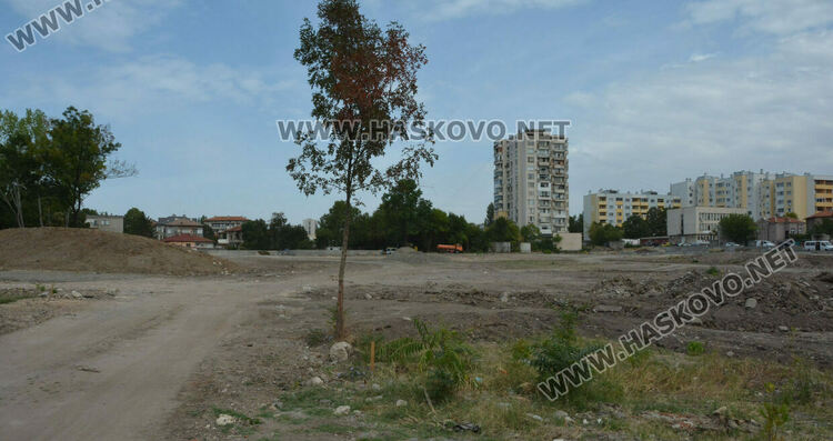 Изграждането на парка над ДНА напредва, предвиждат паркинг със 100 места