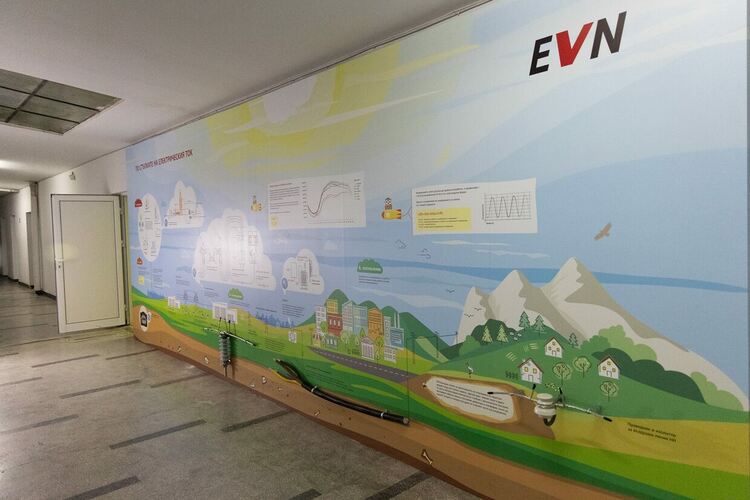 В ПГТТ-Смолян вече си имат образователна стена "По стъпките на електрическия ток"