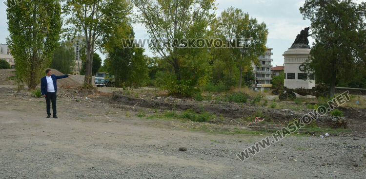 Изграждането на парка над ДНА напредва, предвиждат паркинг със 100 места