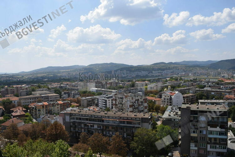 Променлива облачност над Кърджали,живакът ще гони 30 градуса