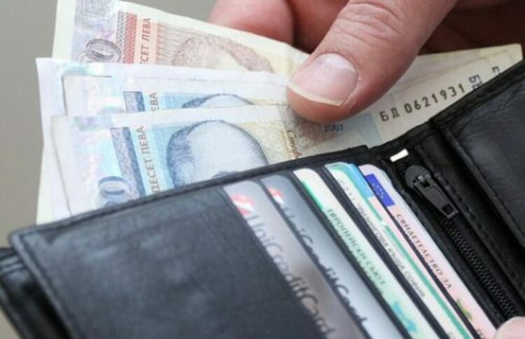 Спипаха мъж и жена за кражби на пари