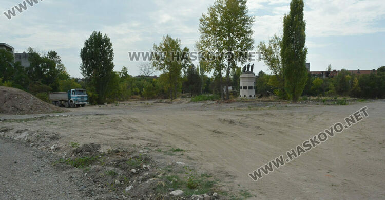 Изграждането на парка над ДНА напредва, предвиждат паркинг със 100 места