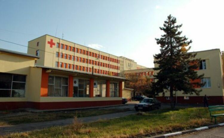 Майка на три деца почина след разкарване между болници