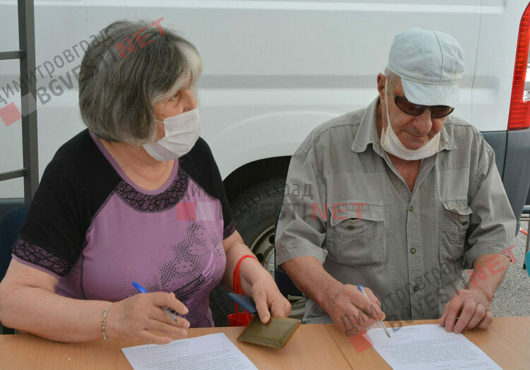 2 в 1: Пазаруваш и се ваксинираш на Неделния пазар в Димитровград