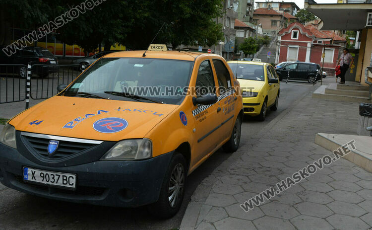 С нож намушкаха таксиметров шофьор в Хасково