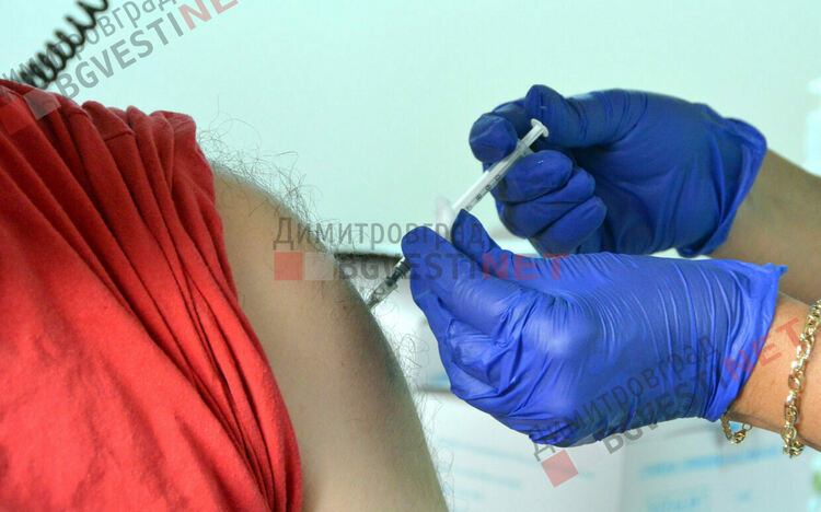 2 в 1: Пазаруваш и се ваксинираш на Неделния пазар в Димитровград