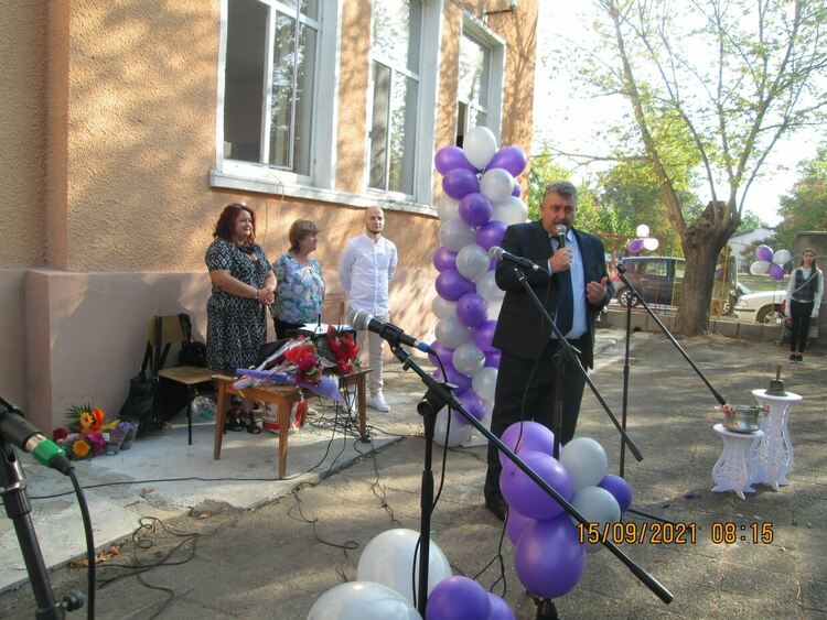  Кметът Николай Митков в първия учебен ден: Община Първомай е Ваш партньор