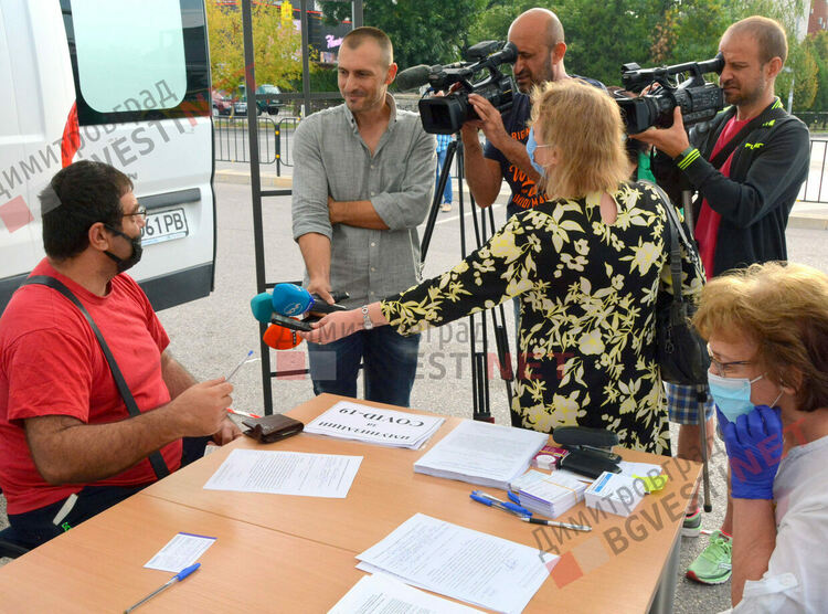 2 в 1: Пазаруваш и се ваксинираш на Неделния пазар в Димитровград