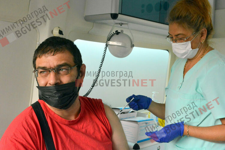 2 в 1: Пазаруваш и се ваксинираш на Неделния пазар в Димитровград