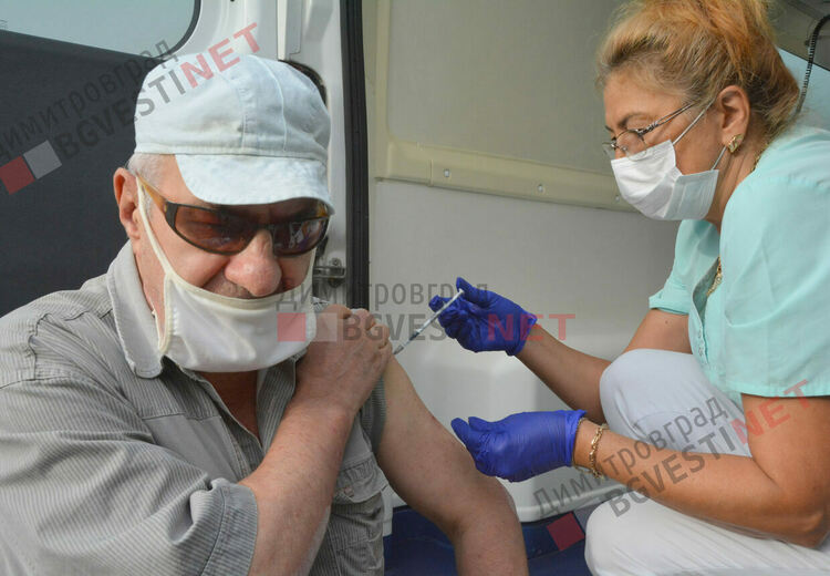 2 в 1: Пазаруваш и се ваксинираш на Неделния пазар в Димитровград