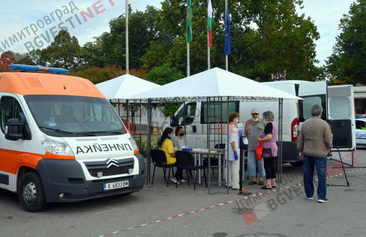 2 в 1: Пазаруваш и се ваксинираш на Неделния пазар в Димитровград
