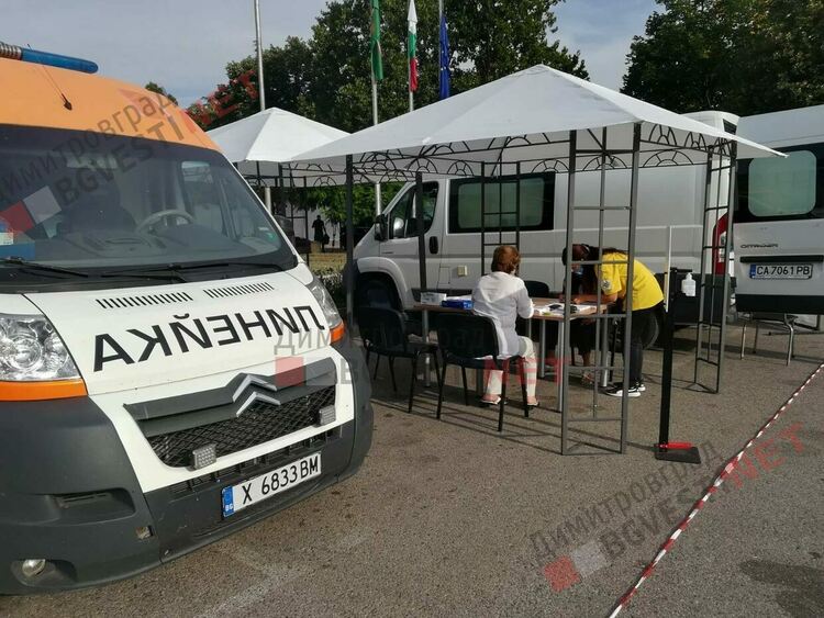 2 в 1: Пазаруваш и се ваксинираш на Неделния пазар в Димитровград