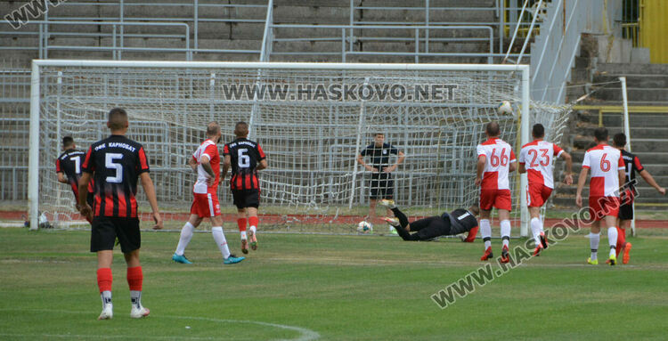 “Саяна Хасково” разби "Карнобат" след хеттрик