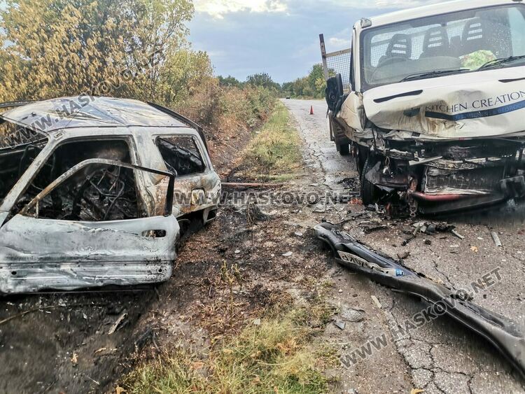 Джип пламна и изгоря след челен удар в камион