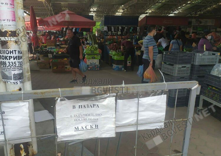 Масово на Пазара в Кърджали не се спазват противоепедимичните мерки