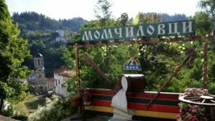 Момчиловци събраха близо осем хиляди лева за двете сирачета 