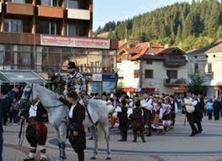 Заради Ковид-19 отмениха празници в Чепеларе, хиляди искали д ги посетят